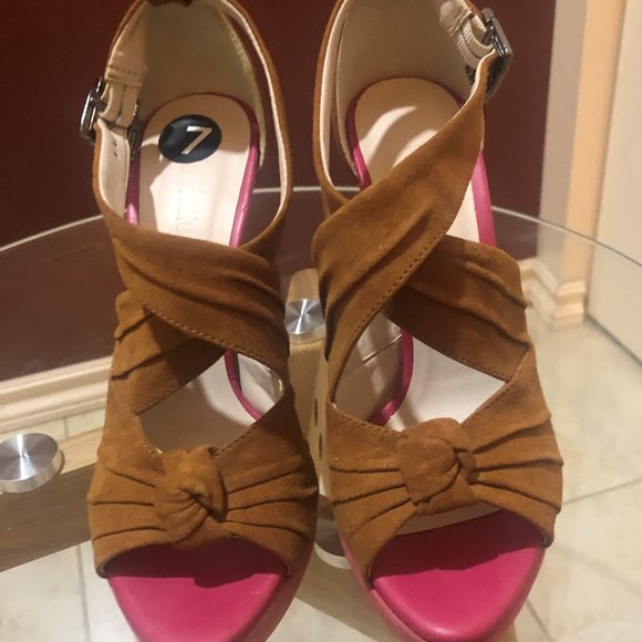 New Suede Leather heels - Picture 7 of 11